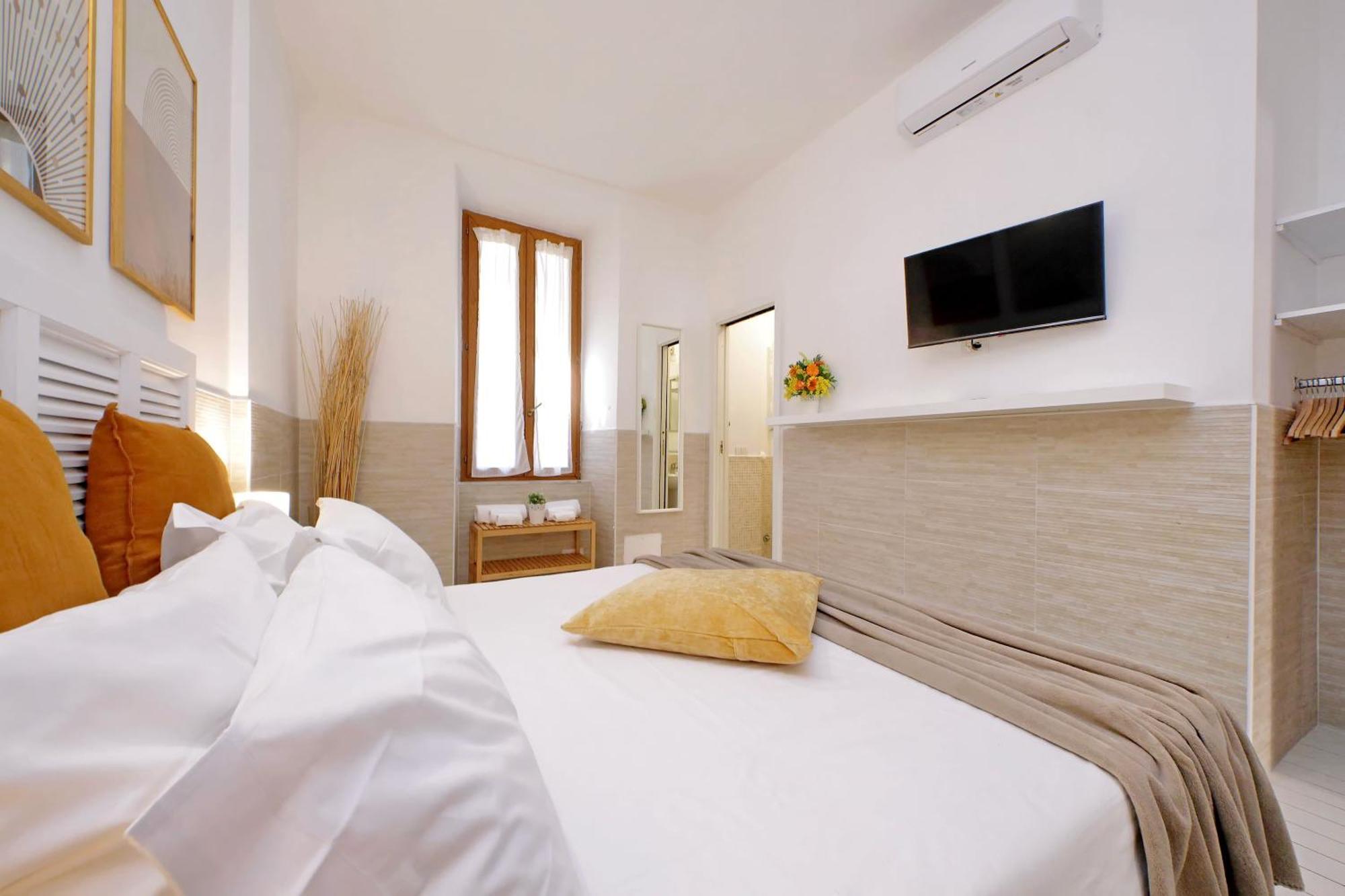 Opera Inn Suites - Rooms And Apartments Рим Екстериор снимка